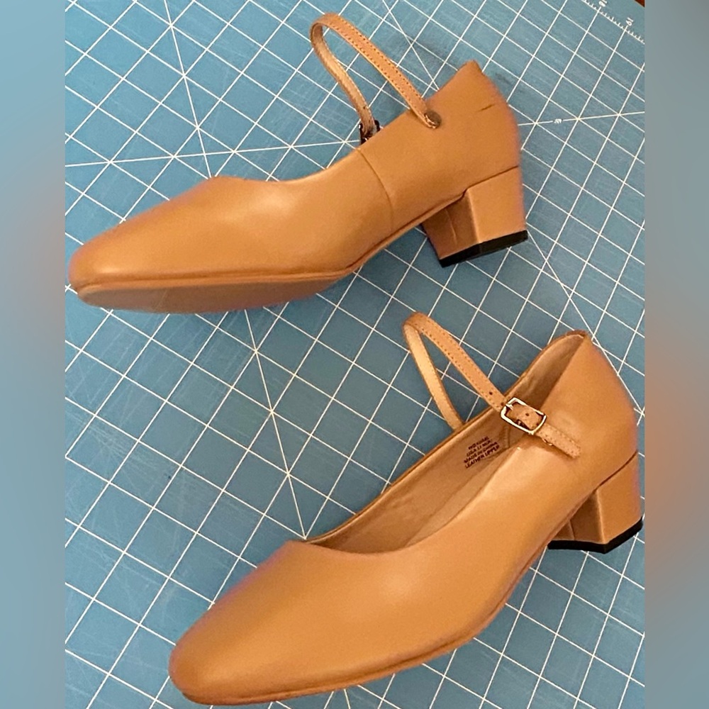 Propet Leather Tan Low Buckle Character Shoes Women Size 11 Never Worn